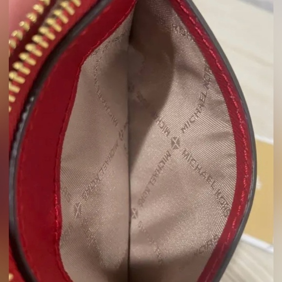 NWT Michael Kors Jet Set Travel
Lg PVC Leather Trifold Wallet (Chili) - Picture 8 of 10